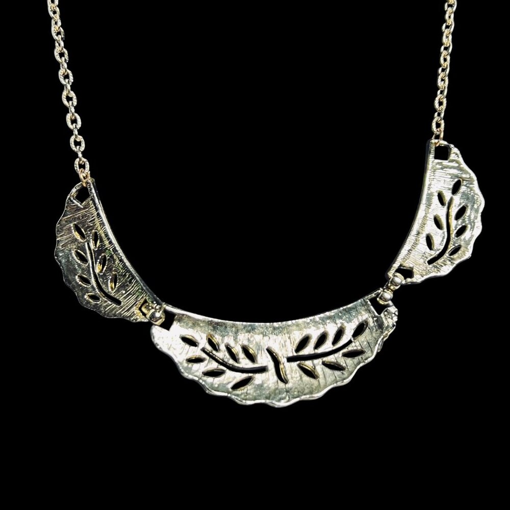 Vintage Gold Tone Leaf Bib Necklace And Clip On Earrings Set (5726) - Picture 5 of 10